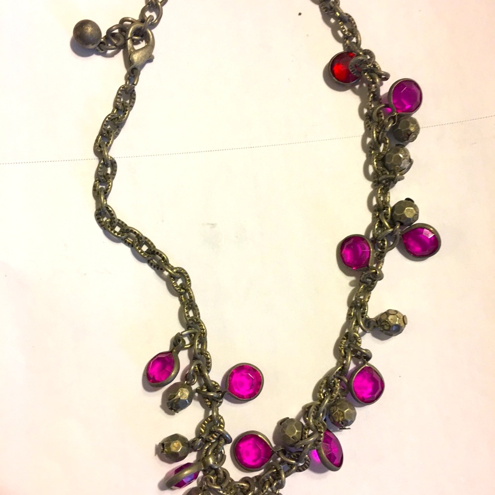 Pretty necklace. Also I have it in blue. You can order both in a bundle.